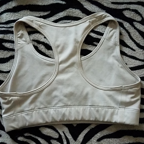 Nike dry fit sports bra - Picture 3 of 3